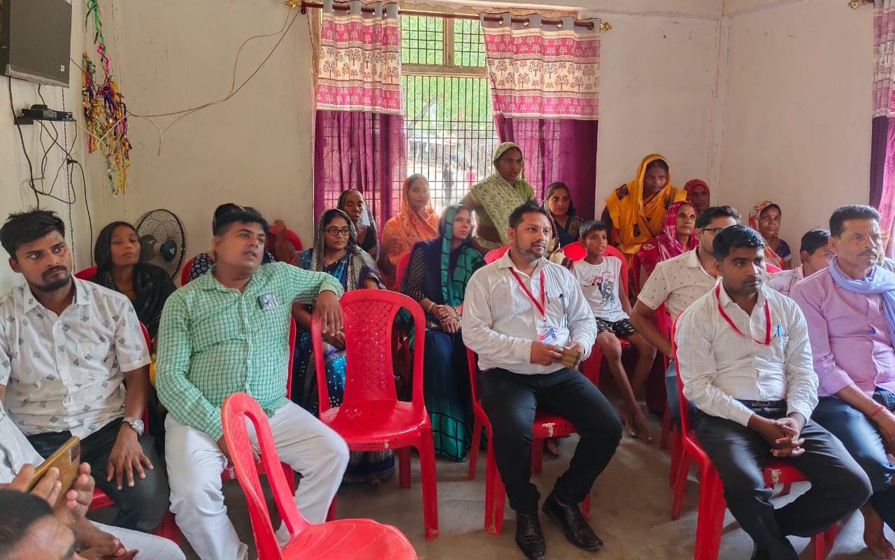 NGO volunteers distributing meals to local community members in Lucknow